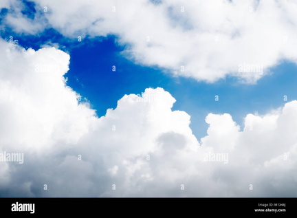 clearing-up-blue-sky-and-white-cloudsfresh-blue-skies-M1X44J